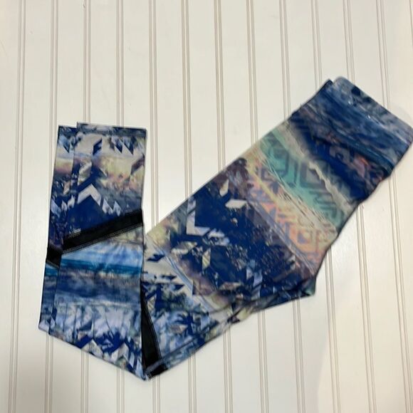 American Eagle patterned high rise leggings - Picture 1 of 5